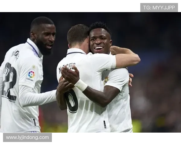 本菲卡调查两名辱维尼修斯球迷